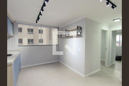 Cozinha e sala integrada  de apartamento à venda com 2 quartos, 43m² em Vila das Bandeiras, Guarulhos