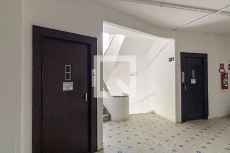 Apartamento à venda com 100m², 2 quartos e sem vagaHall de Elevadores