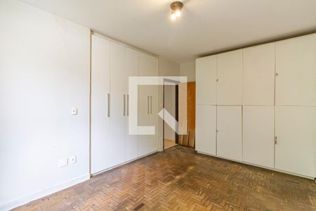 Casa à venda com 360m², 3 quartos e 4 vagasQuarto de Serviço