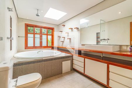 Casa à venda com 360m², 3 quartos e 4 vagasBanheiro da Suíte 2