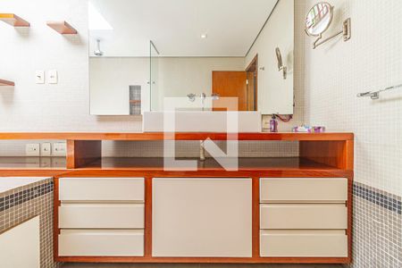 Casa à venda com 360m², 3 quartos e 4 vagasBanheiro da Suíte 2