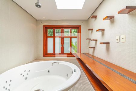 Casa à venda com 360m², 3 quartos e 4 vagasBanheiro da Suíte 2