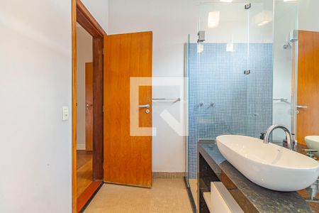 Casa à venda com 360m², 3 quartos e 4 vagasBanheiro da Suíte 1