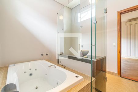 Casa à venda com 360m², 3 quartos e 4 vagasBanheiro da Suíte 1