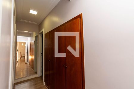 Corredor de apartamento para alugar com 3 quartos, 103m² em Jardim Barbosa, Guarulhos