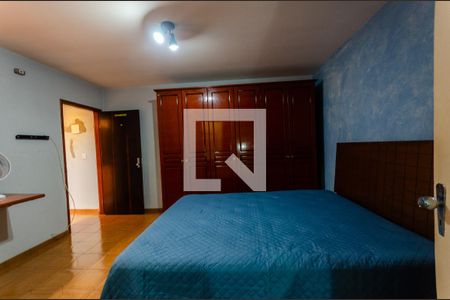 Casa à venda com 240m², 3 quartos e 2 vagasSuíte