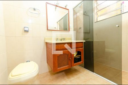 Casa à venda com 240m², 3 quartos e 2 vagasBanheiro da Suíte