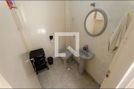 Casa à venda com 240m², 3 quartos e 2 vagasLavabo