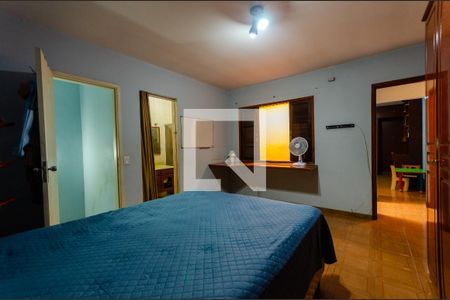 Casa à venda com 240m², 3 quartos e 2 vagasSuíte