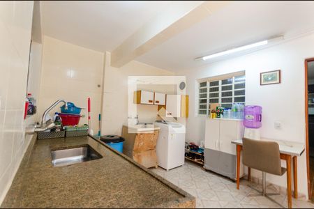 Casa à venda com 240m², 3 quartos e 2 vagasÁrea de Serviço