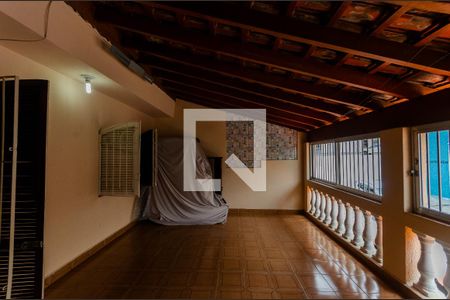 Casa à venda com 240m², 3 quartos e 2 vagasSacada quarto 2