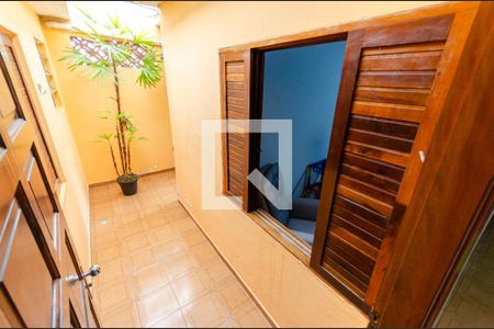 Casa à venda com 240m², 3 quartos e 2 vagasCorredor