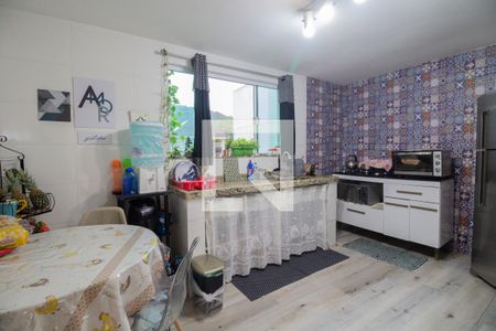 Casa de condomínio à venda com 200m², 4 quartos e 3 vagas Casa de condomínio à venda com 200m², 4 quartos e 3 vagasCozinha