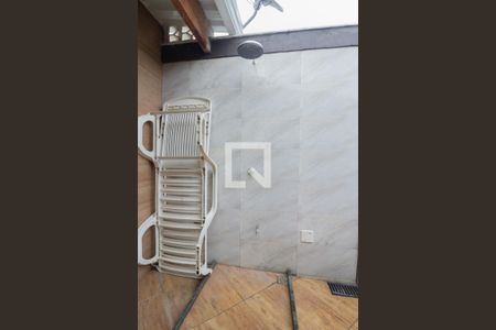 Casa de condomínio à venda com 200m², 4 quartos e 3 vagas Casa de condomínio à venda com 200m², 4 quartos e 3 vagasTerraço