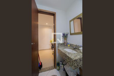 Casa de condomínio à venda com 200m², 4 quartos e 3 vagas Casa de condomínio à venda com 200m², 4 quartos e 3 vagasLavabo