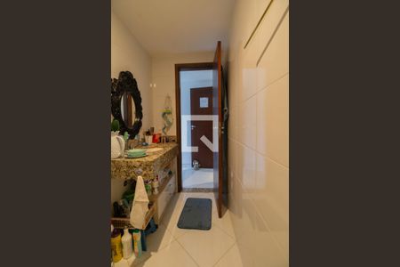 Casa de condomínio à venda com 200m², 4 quartos e 3 vagas Casa de condomínio à venda com 200m², 4 quartos e 3 vagasBanheiro da Suíte 1