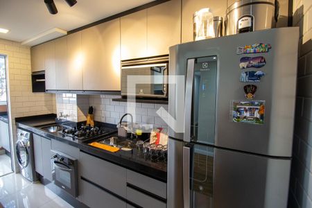 Cozinha de apartamento à venda com 2 quartos, 48m² em Vila Carmosina, São Paulo