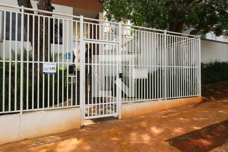 Fachada de apartamento à venda com 2 quartos, 48m² em Vila Carmosina, São Paulo
