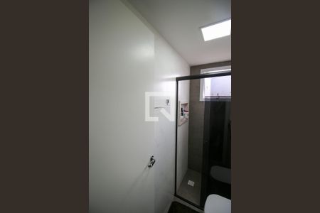Banheiro de apartamento à venda com 2 quartos, 48m² em Vila Carmosina, São Paulo