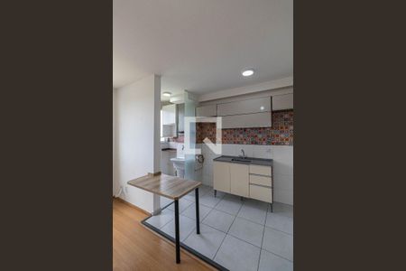 Sala/Cozinha/Área de Serviço  de apartamento à venda com 2 quartos, 38m² em Vila Nhocune, São Paulo