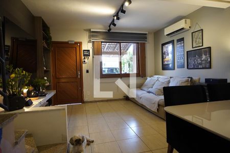 Sala de casa à venda com 3 quartos, 150m² em Morro Santana, Porto Alegre
