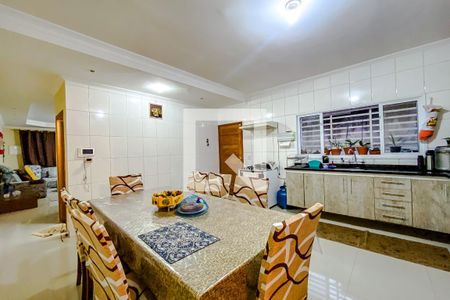 Casa à venda com 255m², 4 quartos e 6 vagasCozinha