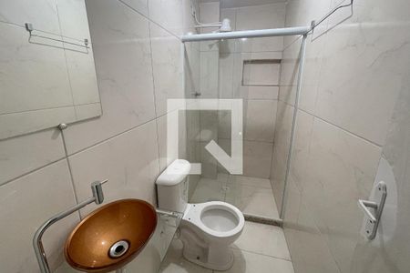 Banheiro de apartamento para alugar com 2 quartos, 59m² em Jardim Vinte E Cinco de Agosto, Duque de Caxias