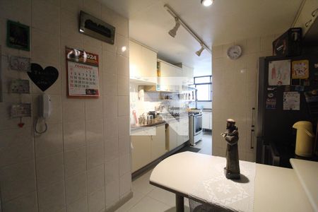 Apartamento à venda com 104m², 3 quartos e 3 vagasCozinha e Área de Serviço