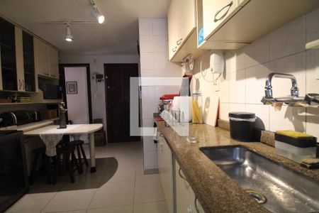 Apartamento à venda com 104m², 3 quartos e 3 vagasCozinha e Área de Serviço