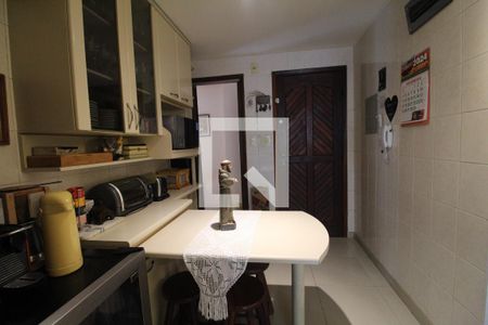 Apartamento à venda com 104m², 3 quartos e 3 vagasCozinha e Área de Serviço