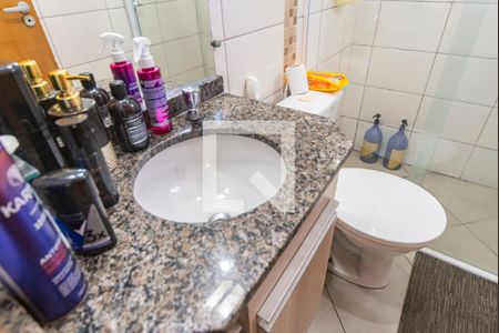 Banheiro  de apartamento à venda com 2 quartos, 56m² em Vila Lutécia, Santo André