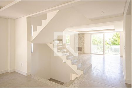 Escada de casa de condomínio à venda com 4 quartos, 533m² em Tristeza, Porto Alegre