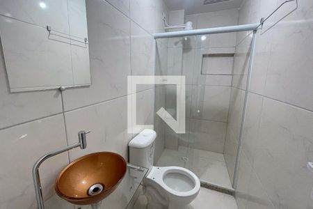 Banheiro de apartamento para alugar com 2 quartos, 60m² em Jardim Vinte E Cinco de Agosto, Duque de Caxias
