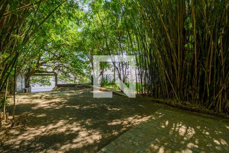 Casa de condomínio à venda com 325m², 4 quartos e 3 vagas Casa de condomínio à venda com 325m², 4 quartos e 3 vagasÁrea comum