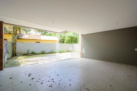 Casa de condomínio à venda com 325m², 4 quartos e 3 vagas Casa de condomínio à venda com 325m², 4 quartos e 3 vagasGaragem