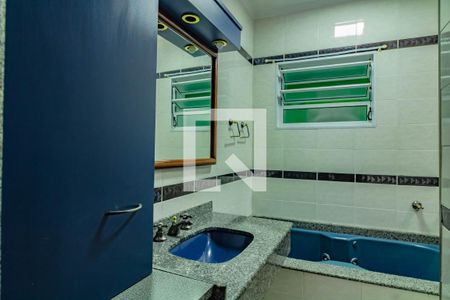 Casa à venda com 210m², 4 quartos e 2 vagasSuíte