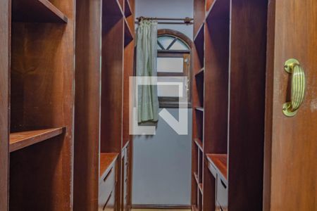 Casa à venda com 210m², 4 quartos e 2 vagasSuíte