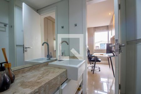 Banheiro  de apartamento para alugar com 1 quarto, 48m² em Cerqueira César, São Paulo