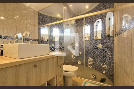 Casa à venda com 247m², 3 quartos e 5 vagasBanheiro da suíte