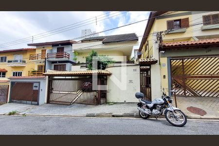 Casa à venda com 308m², 3 quartos e 4 vagas Casa à venda com 308m², 3 quartos e 4 vagasFachada