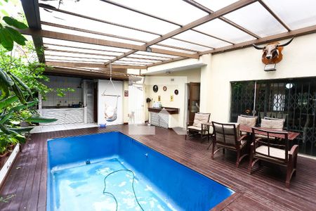 Casa à venda com 308m², 3 quartos e 4 vagas Casa à venda com 308m², 3 quartos e 4 vagasÁrea comum - Piscina / churrasqueira