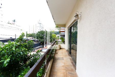 Casa à venda com 308m², 3 quartos e 4 vagas Casa à venda com 308m², 3 quartos e 4 vagasVaranda da Sala