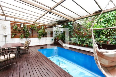 Casa à venda com 308m², 3 quartos e 4 vagas Casa à venda com 308m², 3 quartos e 4 vagasÁrea comum - Piscina / churrasqueira