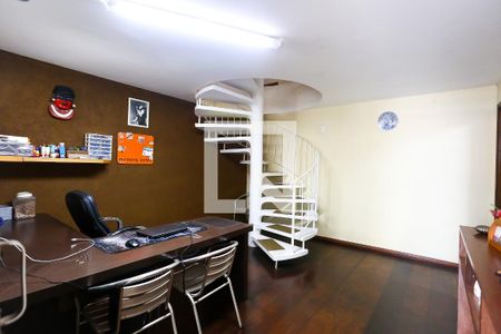 Casa à venda com 308m², 3 quartos e 4 vagas Casa à venda com 308m², 3 quartos e 4 vagasEscritório