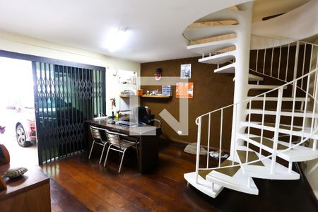 Casa à venda com 308m², 3 quartos e 4 vagas Casa à venda com 308m², 3 quartos e 4 vagasEscritório