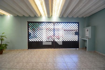 Casa à venda com 160m², 3 quartos e 4 vagas Casa à venda com 160m², 3 quartos e 4 vagasGaragem