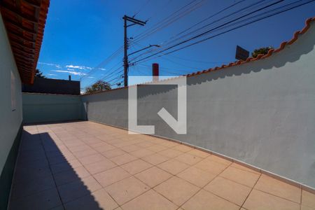 Casa à venda com 160m², 3 quartos e 4 vagas Casa à venda com 160m², 3 quartos e 4 vagasQuinta - lateral