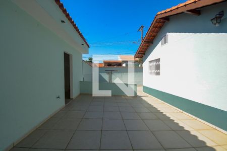 Casa à venda com 160m², 3 quartos e 4 vagas Casa à venda com 160m², 3 quartos e 4 vagasQuinta - fundo