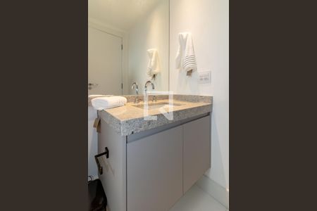 Banheiro de kitnet/studio para alugar com 1 quarto, 26m² em Vila Nova Conceição, São Paulo