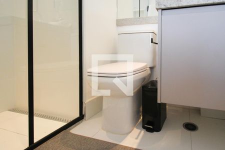 Banheiro  de apartamento à venda com 1 quarto, 26m² em Vila Nova Conceição, São Paulo